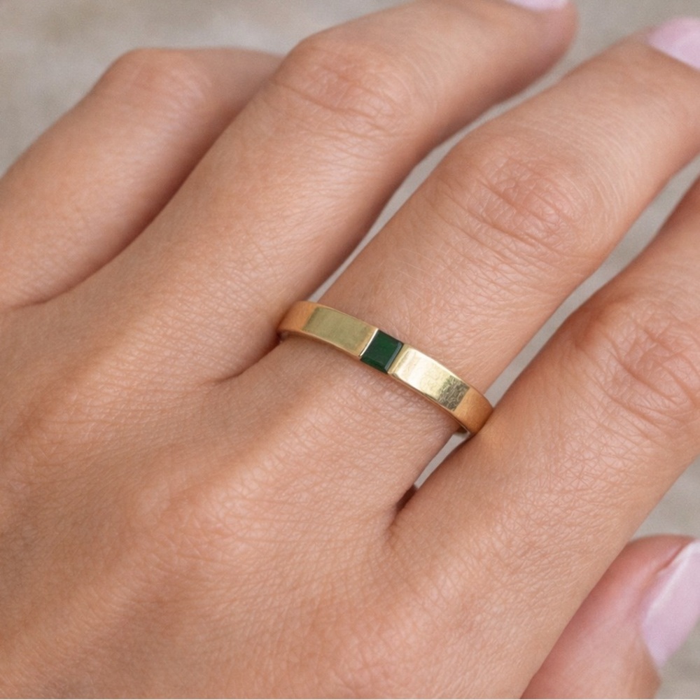 14K Yellow Gold Emerald Ring – Minimalist & Elegant Unisex